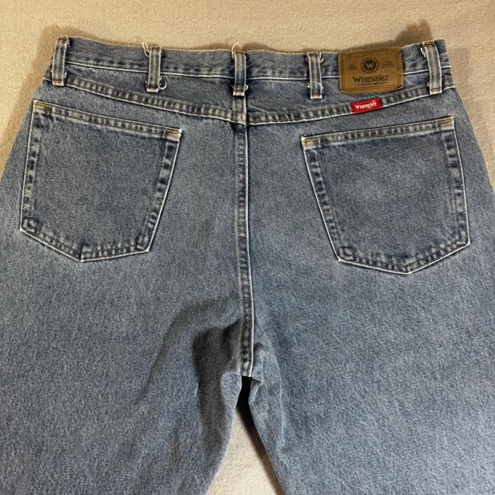 Wrangler Authentic Men's Straight Leg Jeans Medium Wash 38x30‎ 96501DS Denim